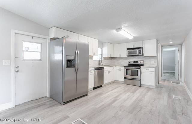 172 Holiday Park Boulevard NE