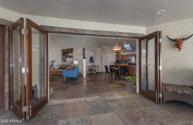 8756 E MUSTANG Trail