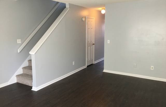 2 Bedroom 1.5 Bath Townhome On James Island!