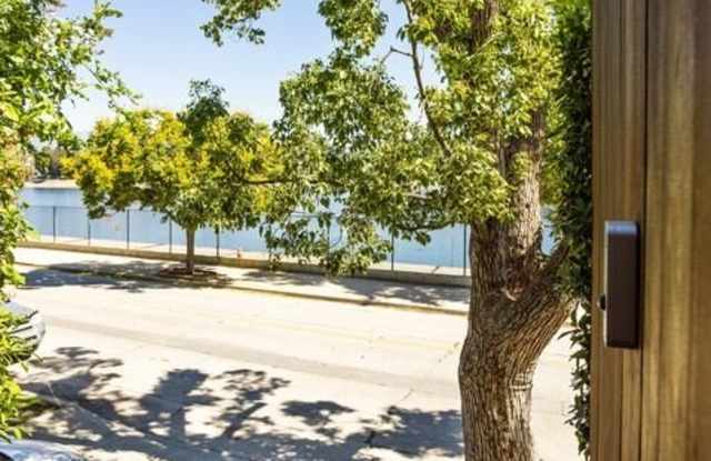 2055 W Silver Lake Dr