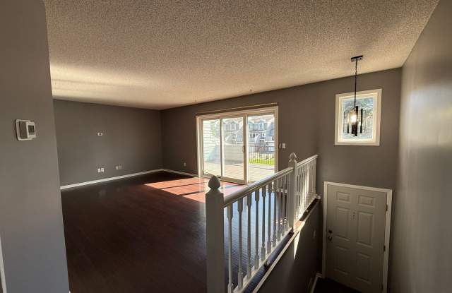 RENT SPECIAL! Updated 2 Bed, 2.5 Bath Apple Valley Townhome