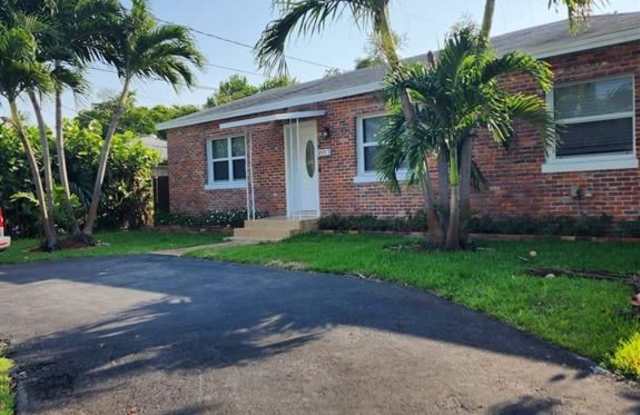 2005 Mercer Ave