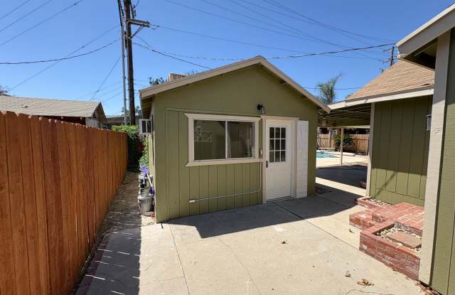 1085 Academy Ave