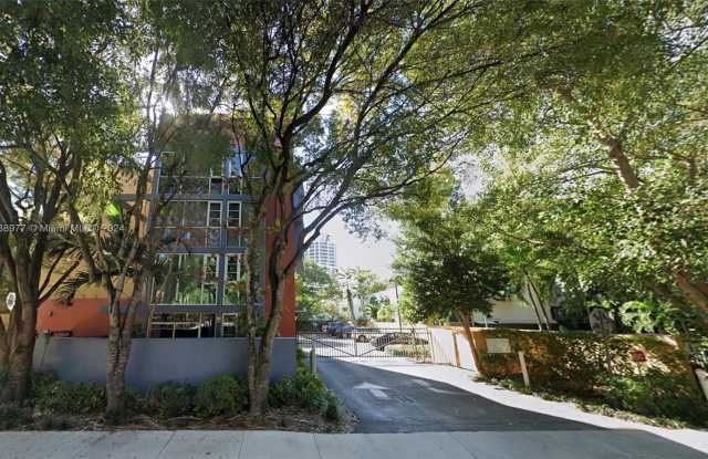 2756 Day Ave