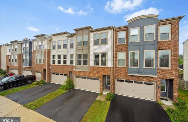 42424 DOGWOOD GLEN SQUARE