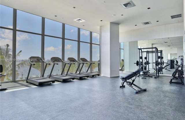 2800 Northeast 7th Avenue