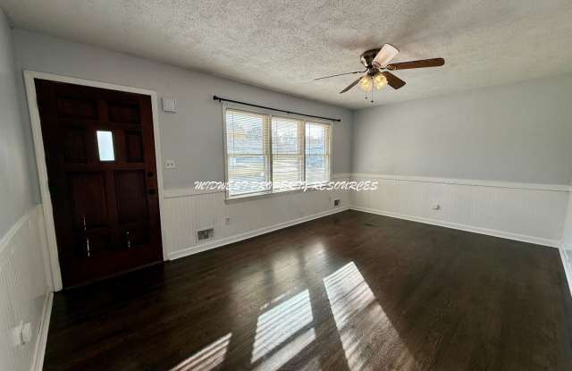 4 Bedroom Home Near Downtown Lee’s Summit