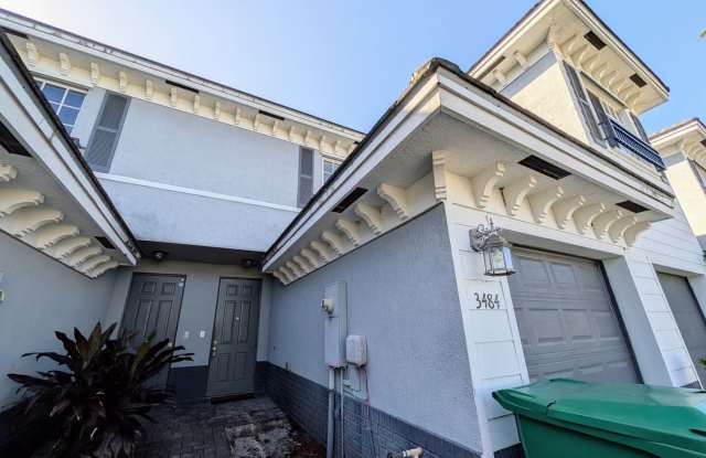 Gorgeous 2BR/2.5BA Townhouse in Gated Community – Lauderhill