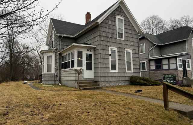 Spacious 3-Bedroom Single-Family Home-Near Hospital- Jackson, MI