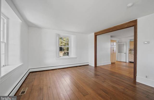 Photo of 1025 N CHATHAM Road