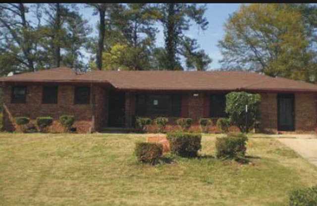 Charming 4 BD 2 BA Home in Prime Decatur Location! ***Enjoy $250 off your first month’s rent***