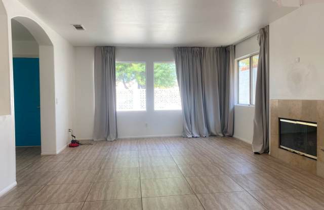 51945 Avenida Madero