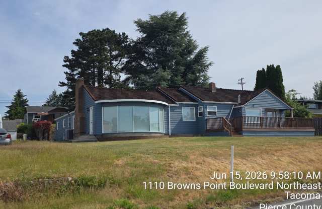 Tacoma views retro 3 bed 2 bath home, available now!