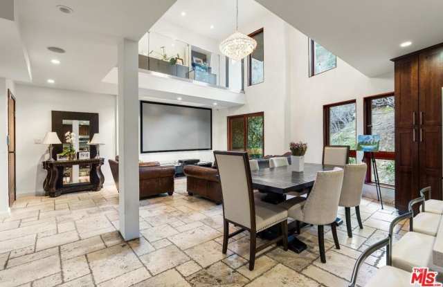 1510 N Beverly Glen Blvd