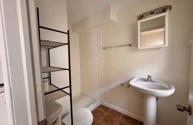 113 W GIRARD AVE #2ND FLOOR