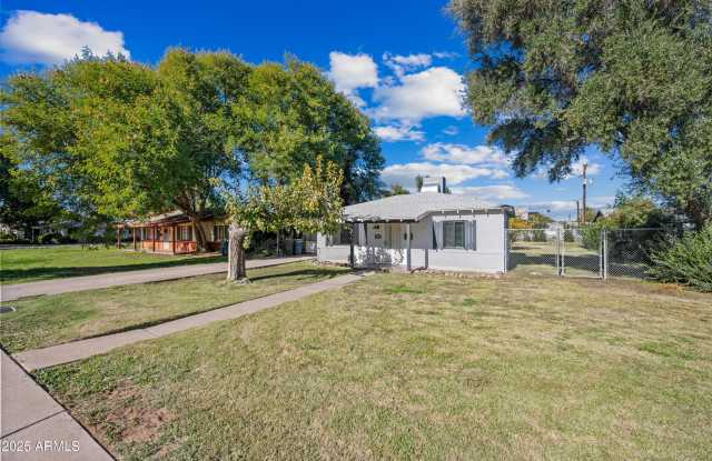 Photo of 1608 E HUDSON Drive