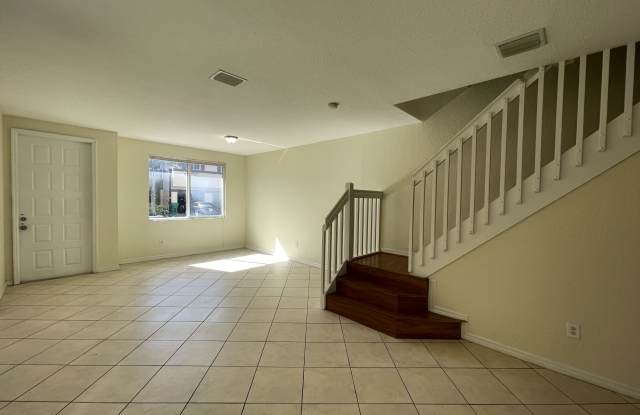 1924 Alamanda Way