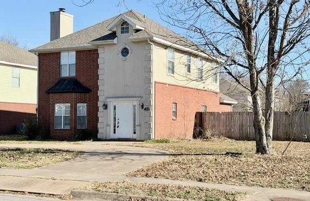 884  N Meadowlands  DR