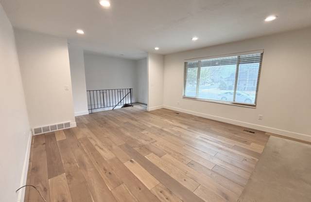 7458 Bromley Road - Upstairs