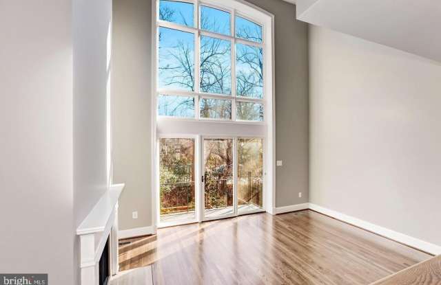 3956 GEORGETOWN Court NW