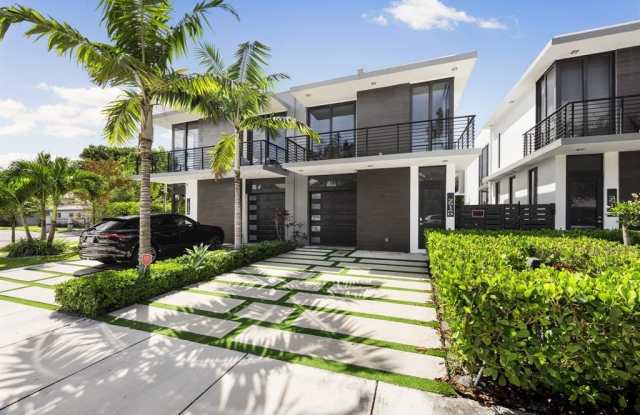 Photo of 2516 NE 21st St