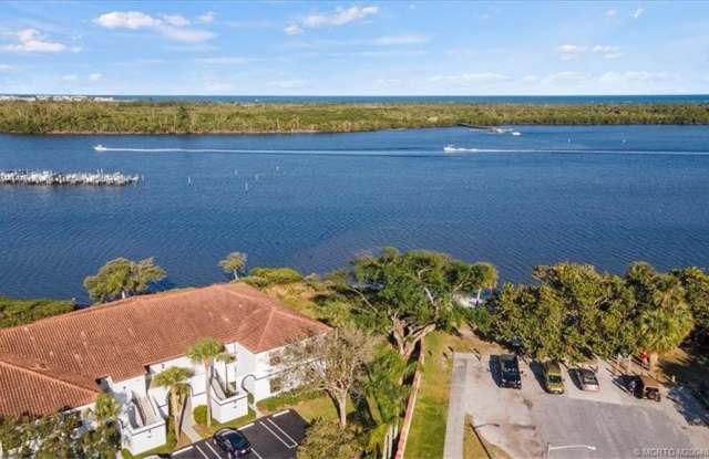 6082 SE Landing Way unit: 7