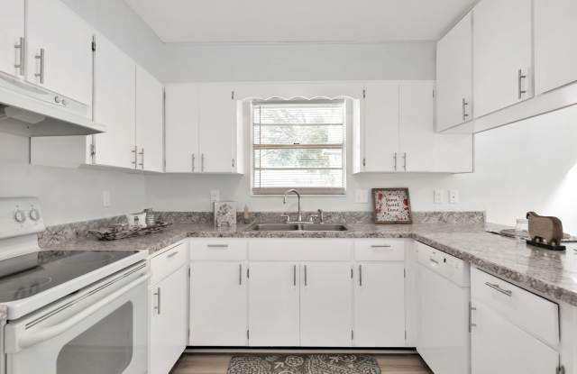 131 Holmes Boulevard NW