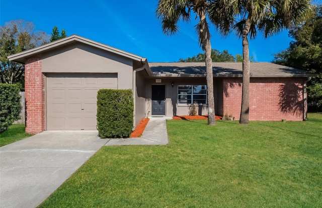 1002 PINEHAVEN COURT