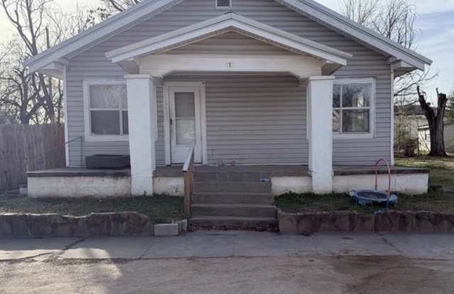 515 W 10th St