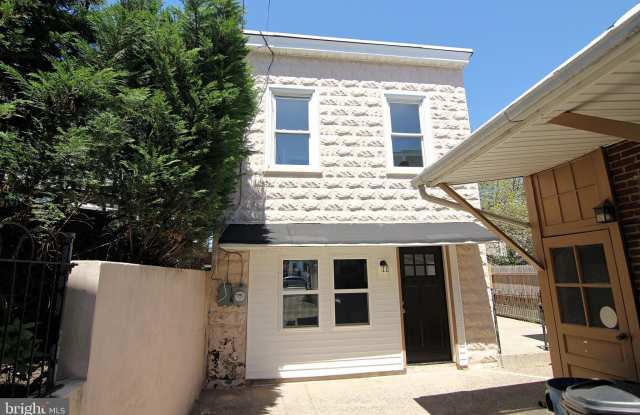 617 FORD Street