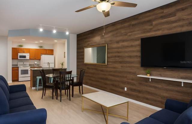 4600 YELLOWGOLD ROAD W