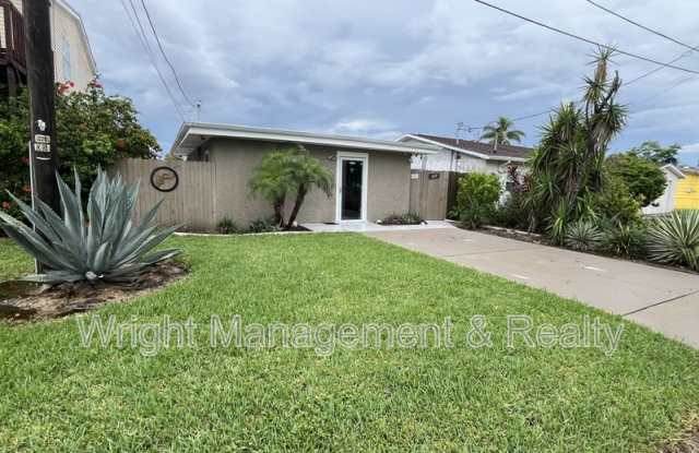 14982 Edgewater Circle