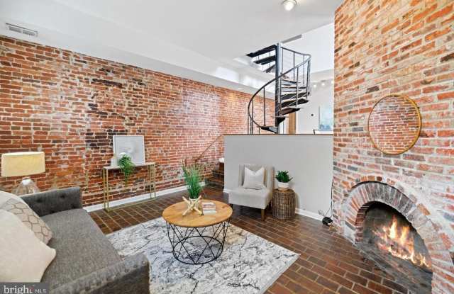 624 PICKFORD PLACE NE