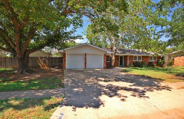 Completely Updated 3/2/2 House Convenient to Texas Tech