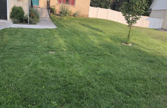 Photo of 2165 Belmont Ave