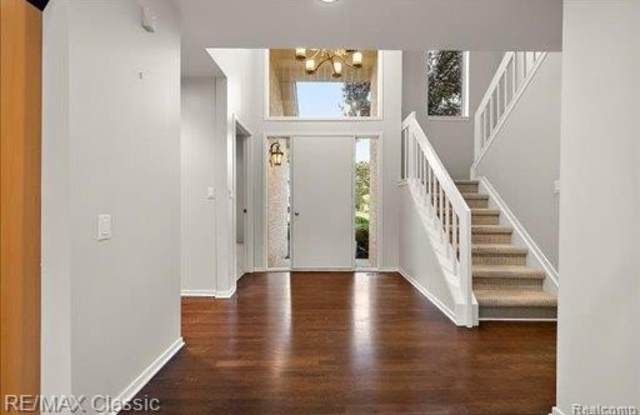 5511 maple leaf Court