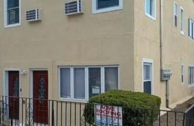 3002 E Voorhies Avenue