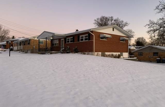 5073 Grosse Pointe Lane