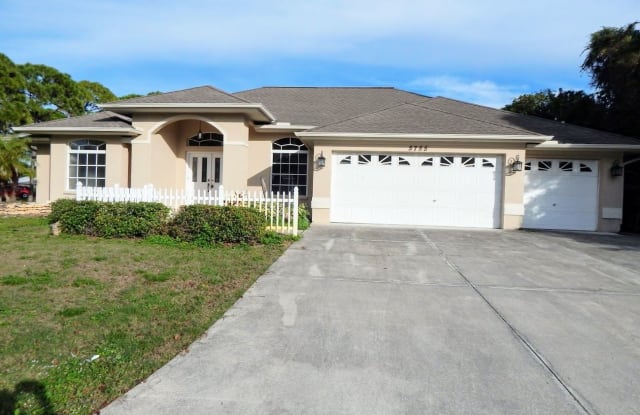 5755 Elton Rd - 5755 Elton Road, South Venice, FL 34293