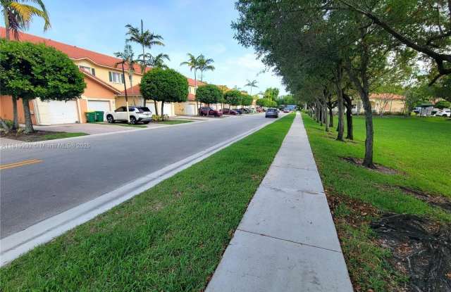 8306 Santa Monica Ave