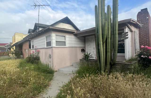 Photo of 1100 West 39th Place 1