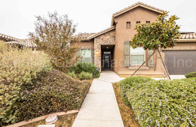 Photo of Large 4 Bedroom/2 Bath Home with Solar in Gossamer Grove - $2595 Per Month!