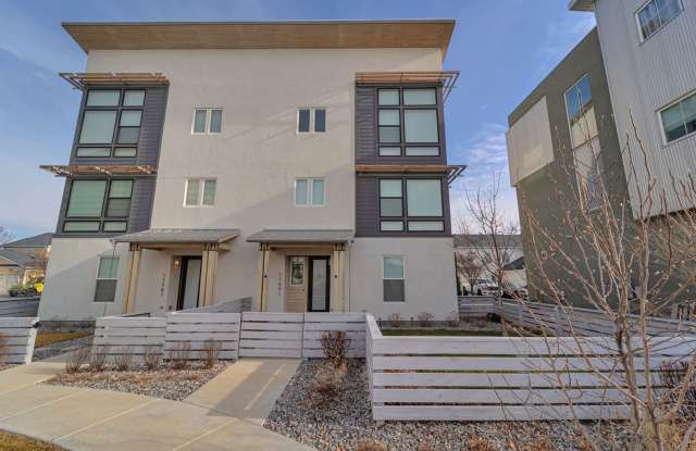 Executive 3 story Townhouse in Downtown Daybreak