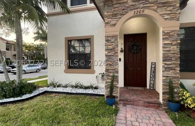 3209 SE 4th Ct