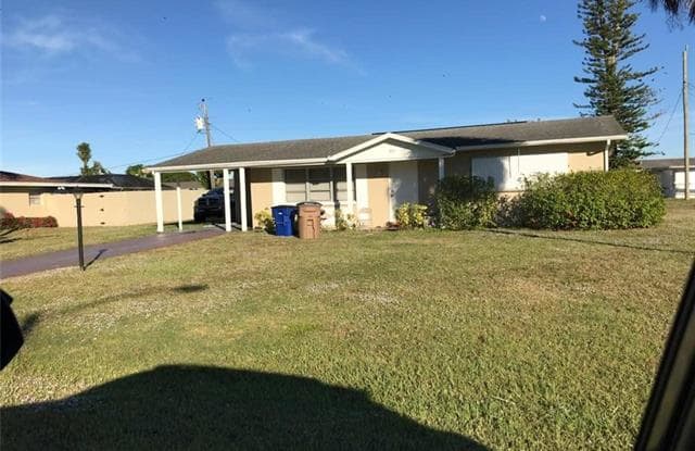 331 Fleetwood AVE - 331 Fleetwood Avenue, Lehigh Acres, FL 33936