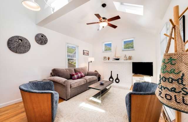 Photo of 5 White Way