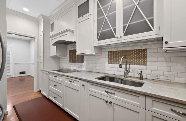 Exceptional residence in the heart of Old Town Alexandria
