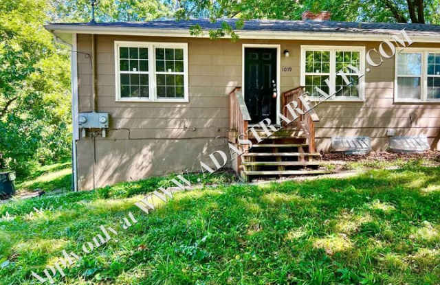 1019 1/2 South Glenwood Avenue