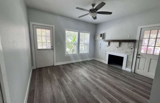 215 Ronnoc Lane - 1-W