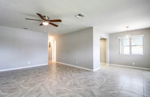 Charming 2Bedroom 2Bath Fully Renovated !